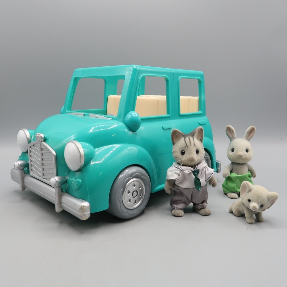 Li' l Woodzeez Calico Critters Teal Toy Car Camp3r & Calico Critter Lot